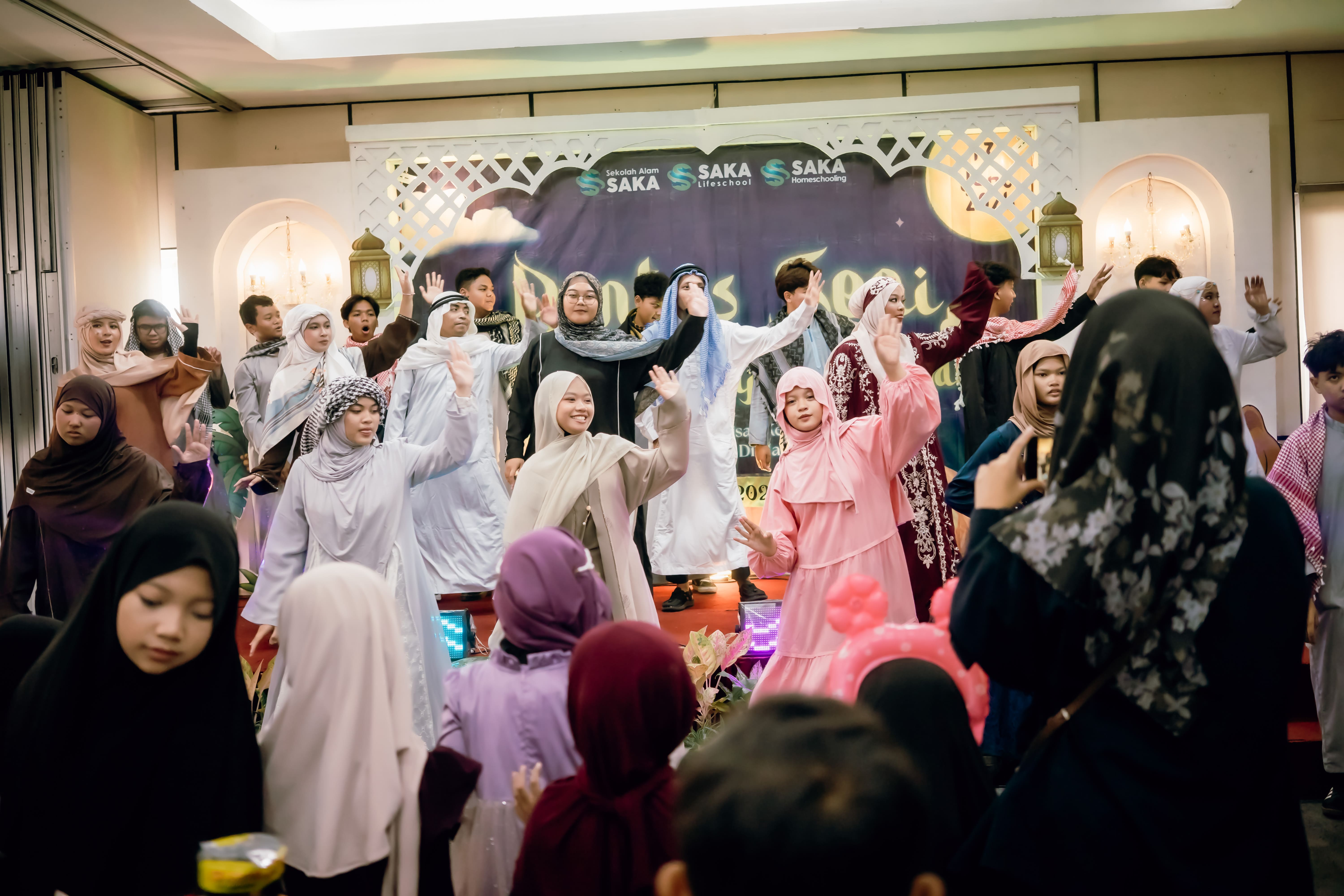 Mengintip Serunya Graduation Sekolah Alam Saka: Tanpa Toga, Hotel Disulap Menjadi Nuansa 1001 Malam