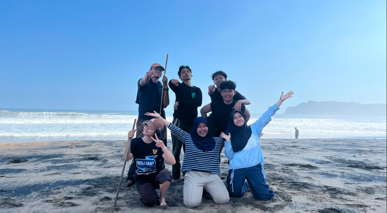 Menaklukkan Alam, Menemukan Diri: Cerita Survival Camp Saka Lifeschool di Pantai Dlodo